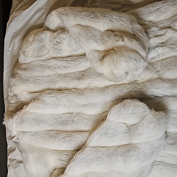 EUC FAUX FOX FUR 3/4 Lenght Coat By Jordache Size 11/12 - Picture 2 of 10